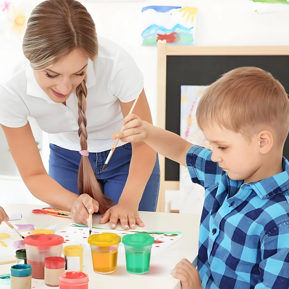 Pinsel Kinder Rotierender Pinselwascheimer aus Abs Kompakt und Praktisch zum Mitnehmen für Kunstunterricht und Kinderbasteln 4 Stück Waschbecher Zufällige Farbe