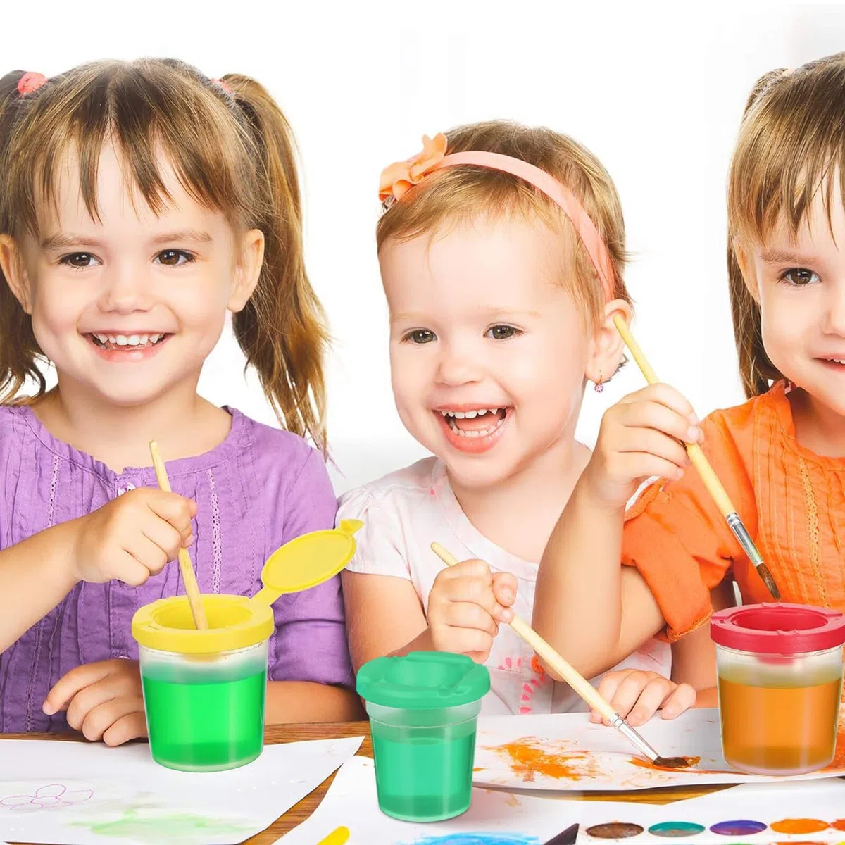 Pinsel Kinder Rotierender Pinselwascheimer aus Abs Kompakt und Praktisch zum Mitnehmen für Kunstunterricht und Kinderbasteln 4 Stück Waschbecher Zufällige Farbe